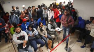 La Moneda convoca a parlamentarios de Chile Vamos para socializar el proyecto de migraciones