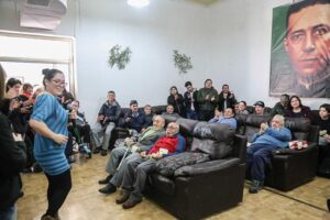 Abuelitos fueron regaloneados en mechoneo solidario