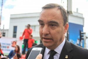 Flies se reunirá con Matheson para afinar detalles de traspaso de mando regional