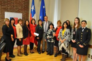 Autoridades homenajean a nueve mujeres magallánicas