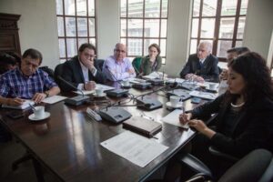 Concejales de Punta Arenas pidieron perdón  por incumplimiento de acuerdo con profesores