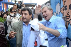 José Antonio Kast es agredido por jóvenes en Iquique