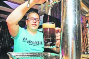 “Amsterdam”: el nuevo local  cervecero de Punta Arenas