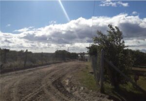 Parceleros y municipio mejoran  caminos del Loteo Aves del Sur