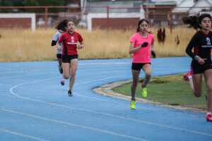 El atletismo vivió ayer su jornada de eliminatoria comunal escolar