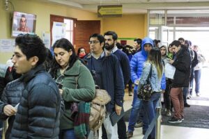 Largas filas en el último día de renovación de los permisos de circulación