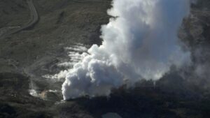 Volcán entra en erupción por primera vez en 250 años