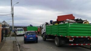 Vecinos valoran camión “cachurero” y dicen que elimina basurales clandestinos