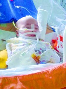Bebé magallánico entrará por segunda vez a quimioterapia