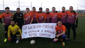Despierto y articulando palabras: esperanza entre familiares y doctores por Misael
