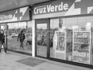 Seremi de Salud decomisó 5 tarros de leche contaminada de Farmacia Cruz Verde