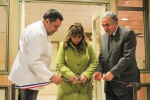 Universidad de Magallanes y Hospital Clínico inauguraron  biblioteca para funcionarios y estudiantes del área de salud