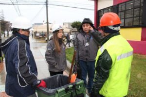 En medio del temporal, seremi del Trabajo fiscalizó las condiciones laborales de  quienes cumplen labores a la intemperie