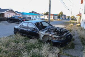 Juntas de vecinos preocupadas por autos abandonados y sector sin luminarias