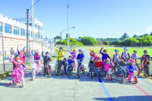 El velódromo del Ramón Cañas, se llenó de alegría y entusiasmo con los pequeños en la Gran Bicicletada