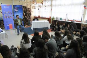 Con escritor Pavel Oyarzún, Magallanes abrió un nuevo ciclo de “Diálogos en Movimiento”