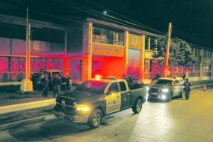 Alumnos se tomaron anoche el  Liceo Industrial Armando Quezada