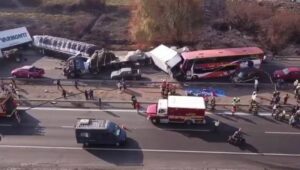 Un fallecido y decenas de lesionados tras grave accidente