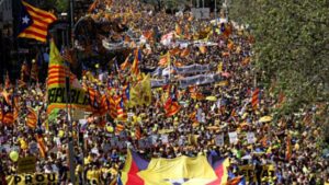 Cerca de 315 mil personas marcharon en Cataluña para pedir la libertad de líderes independentistas