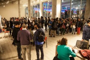 Cientos de jóvenes acudieron ayer a la Feria Laboral de Zona Franca