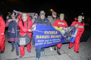 Pérdidas por paro asciende a $251 millones y profesores buscan arresto de alcalde por deudas