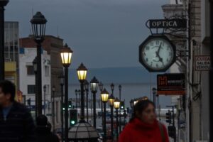 Gobierno evaluará en agosto si  mantiene el horario magallánico