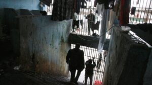 Hacinamiento de internos e insalubridad detectó informe de Gendarmería en las cárceles del país