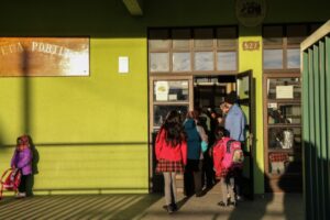 Padres y apoderados en desacuerdo con paro de “brazos caídos” de profesores