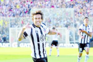 Jorge Valdivia golpeó la mesa: “En Colombia hay que clasificar como sea”