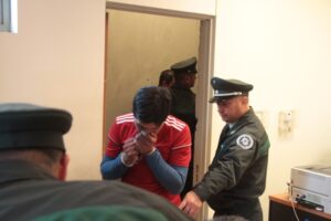 Asaltantes que arriesgan 10 años de cárcel llevan casi un mes en huelga de hambre