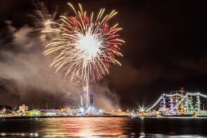 Con impresionante espectáculo, fuegos artificiales iluminaron la noche de Punta Arenas