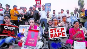 Dos hombres abusan sexualmente y queman viva a una adolescente en India