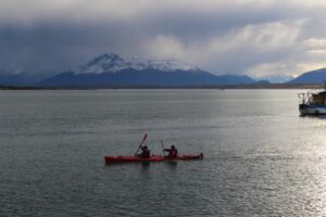 Con aporte de Salmones Magallanes se realizó la tercera versión de competencia de kayak