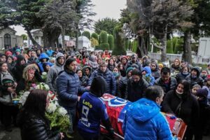 Emotiva despedida a joven puntarenense que falleció en Viña del Mar producto de una leucemia
