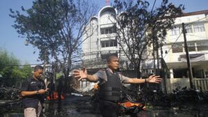 Varias víctimas fatales tras ataques contra tres iglesias en Indonesia