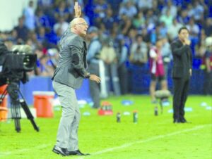 La larga lista de técnicos que prepara  Azul Azul para reemplazar a Hoyos en Universidad de Chile