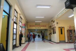 Colegio de Profesores decide hoy si opta por paro indefinido