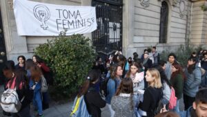 Alumnas de la UC deponen toma en Casa Central
