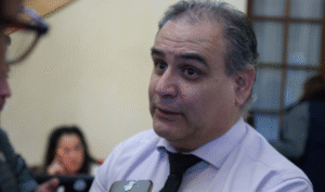 Colegio de  Profesores  mantiene paro