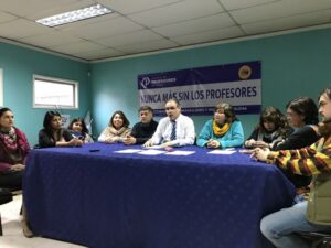 Profesores se preparan para exponer en la Cámara