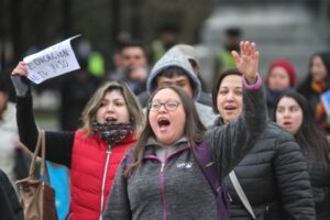 Padres y apoderados interponen recursos de protección por paro docente