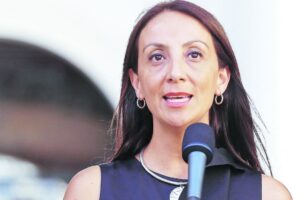 Gobierno califica de “imprudente” contratación de Ponce Lerou