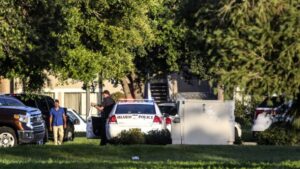 Hombre se atrinchera en un departamento  con cuatro niños como rehenes en Orlando