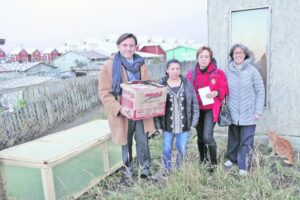35 familias recibieron insumos para cultivar alimentos saludables
