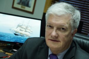 “Se va a destruir una industria nacional y se regalará el patrimonio turístico de Magallanes”