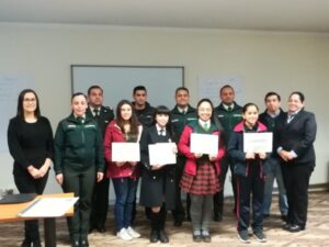 Entregan becas de excelencia académica y deportiva