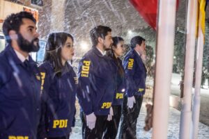 Ni el frío impidió el izamiento de pabellones en aniversario de la PDI