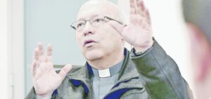 Obispo Ramos descarta que Scicluna y Bertomeu visiten Osorno