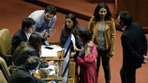 Diputadas del FA y ex NM califican de “impresentable” decisión de Burgos y Correa
