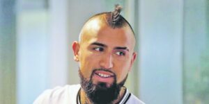 Vidal llegó a Austria para apoyar  a sus compañeros de la Roja